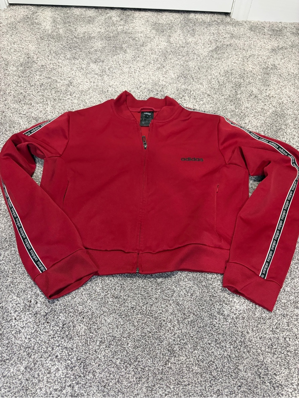 Adidas Cropped Sweatshirt Size Small Athletic Pullover Logo Sweatshirt